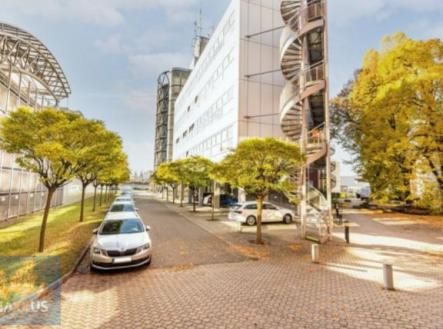 Pronájem kanceláře, 910 m²