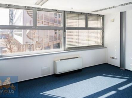 Pronájem kanceláře, 760 m²