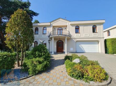 Pronájem - dům/vila, 243 m²