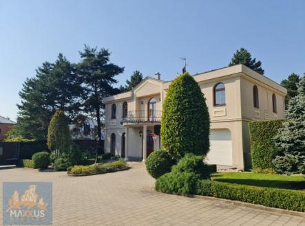 Pronájem domu/vily, 243 m²