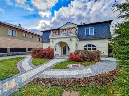 Pronájem - dům/vila, 360 m²