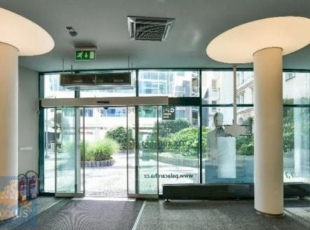 Pronájem obchodní prostory, 408 m²