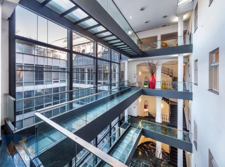 Pronájem kanceláře, 300 m²