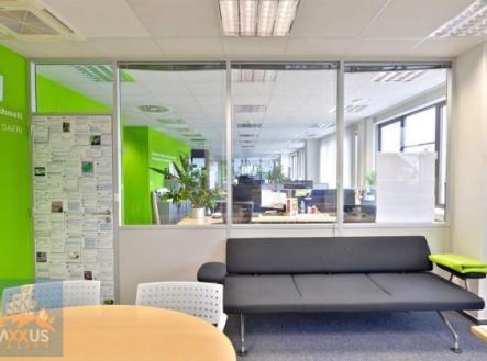 Pronájem kanceláře, 348 m²