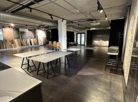 Pronájem kanceláře, 242 m²