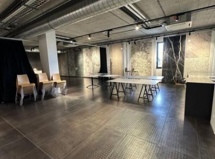 Pronájem kanceláře, 242 m²