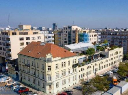 Pronájem kanceláře, 325 m²