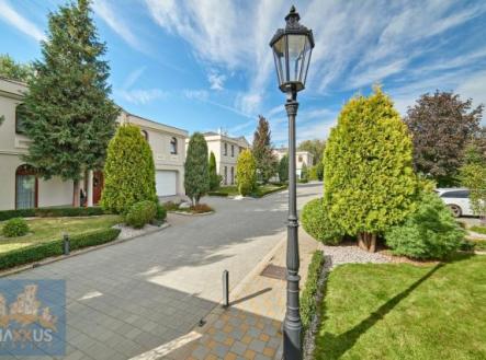 Pronájem domu/vily, 243 m²