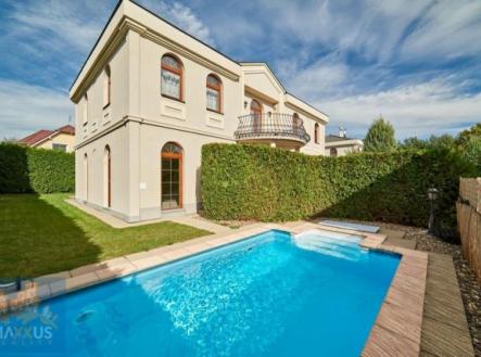 Pronájem domu/vily, 243 m²