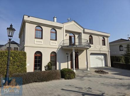 Pronájem domu/vily, 243 m²