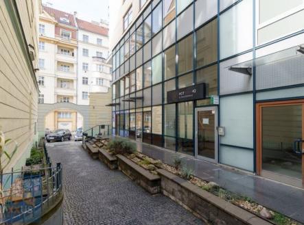 Pronájem obchodní prostor, 360 m²