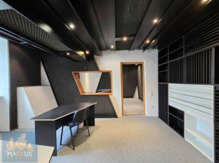 Pronájem kanceláře, 65 m²