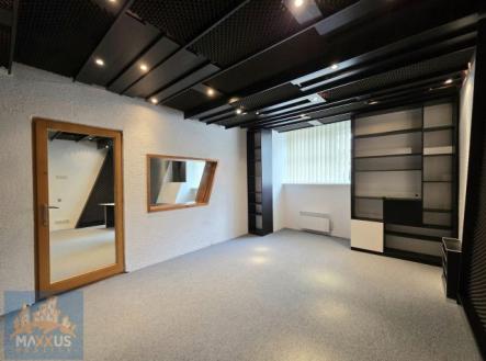 Pronájem kanceláře, 65 m²