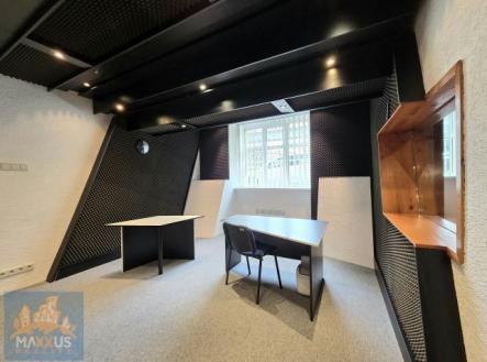 Pronájem kanceláře, 65 m²