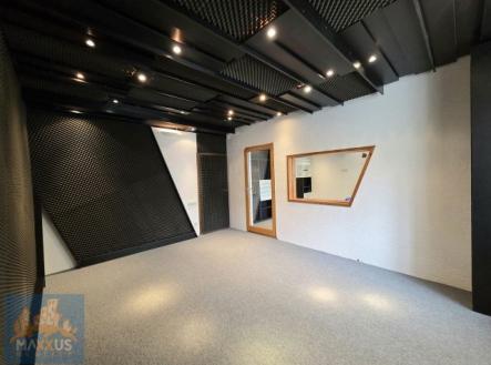 Pronájem kanceláře, 65 m²