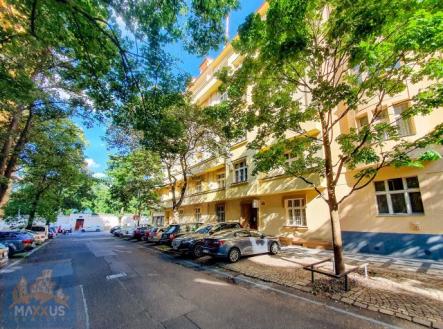 Pronájem bytu, 1+kk, 35 m²