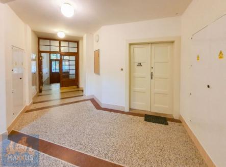 Pronájem bytu, 1+kk, 35 m²