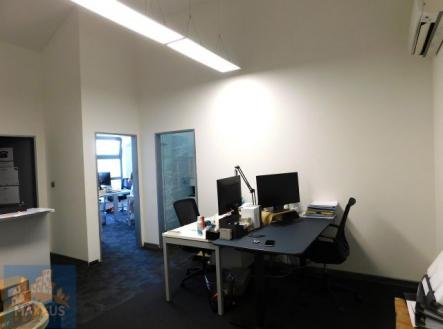 Pronájem kanceláře, 198 m²
