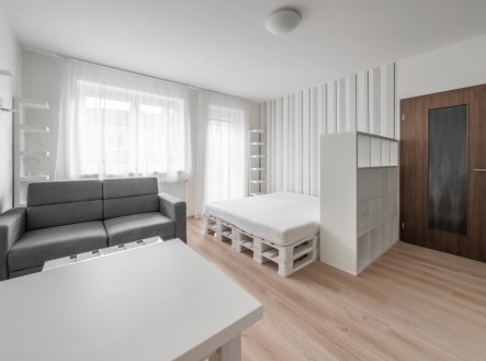 Zařízený byt 1+kk s balkonem, 34 m2