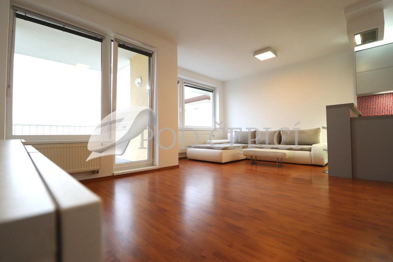Pronájem bytu 2+kk v OV, 58m2 + balkon 6m2, sklep, ul. Dusíkova, Brno Lesná