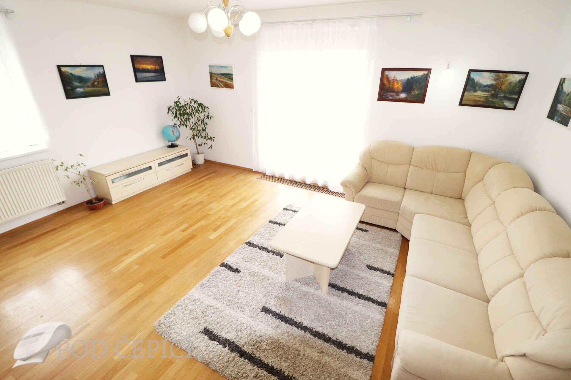 Byt 3+1 s bazénem, 95m2, zahrada, parkování, ul. Zelená, Zastávka u Brna