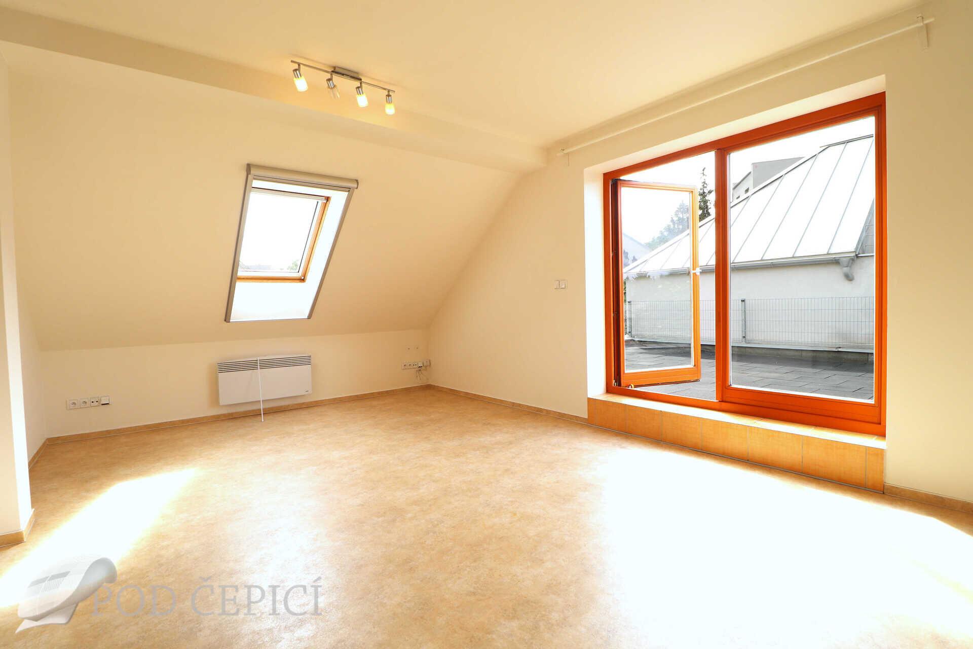 Pronájem bytu 3+kk, 71m2, terasa 50m2, ul. Valchařská, Brno