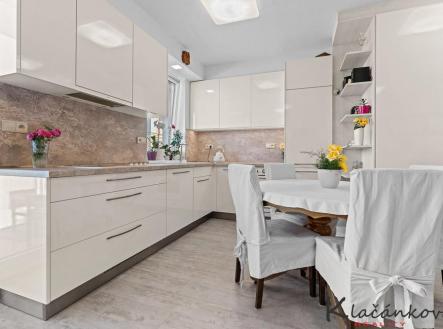 Prodej bytu, 2+kk, 64 m²