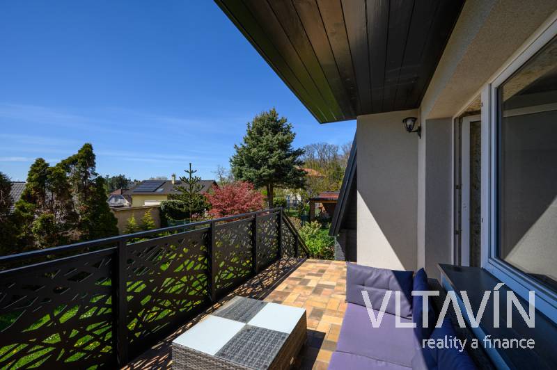 Prodej RD, 5+1/T, L, G, 232 m2, ul. Jeřická, Praha - Horní Počernice