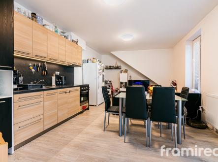 Pronájem bytu, 3+kk, 77 m²