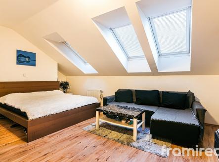 Pronájem bytu, 1+kk, 38 m²