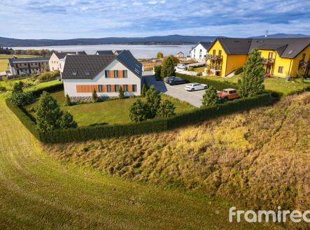 Prodej pozemku pro komerční výstavbu, 1 696 m² obrázek