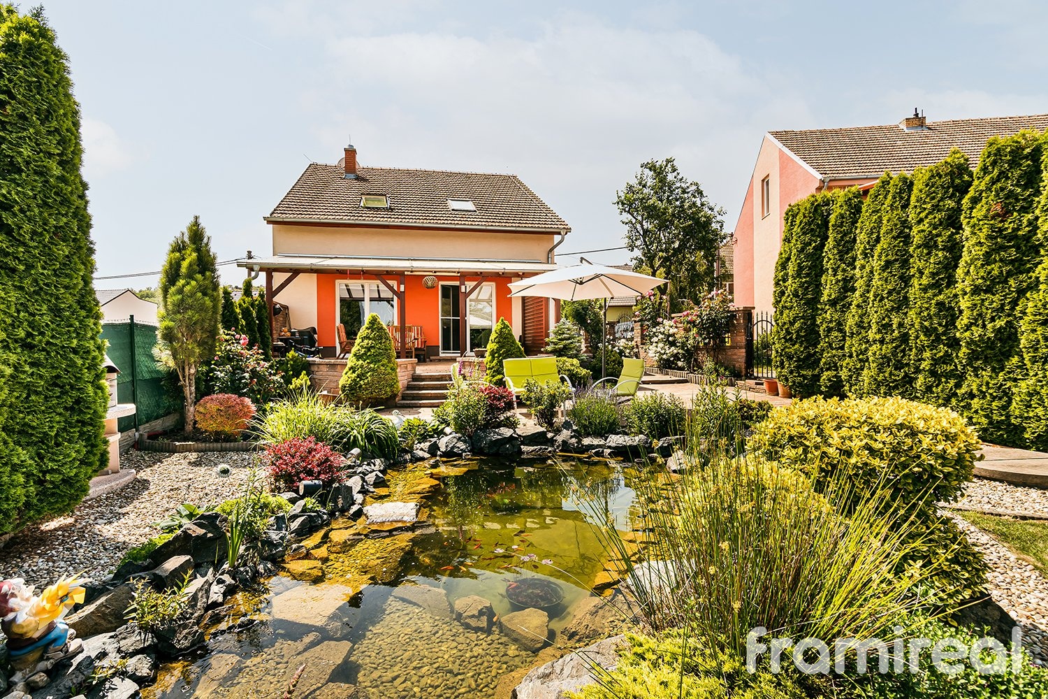 Prodej rodinného domu 5+kk se zahradou a terasou, Blučina – 15 min od Brna