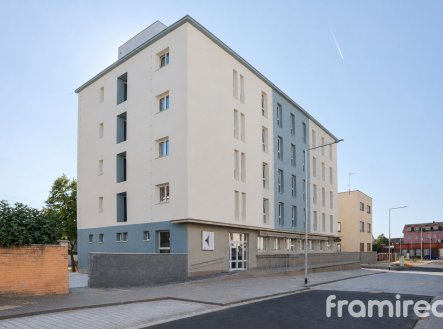 Pronájem bytu 1+kk, 26 m² – Veselí nad Moravou, náměstí Míru