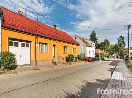 Prodej rodinného domu s garáží a zahradou – Olšany u Rousínova