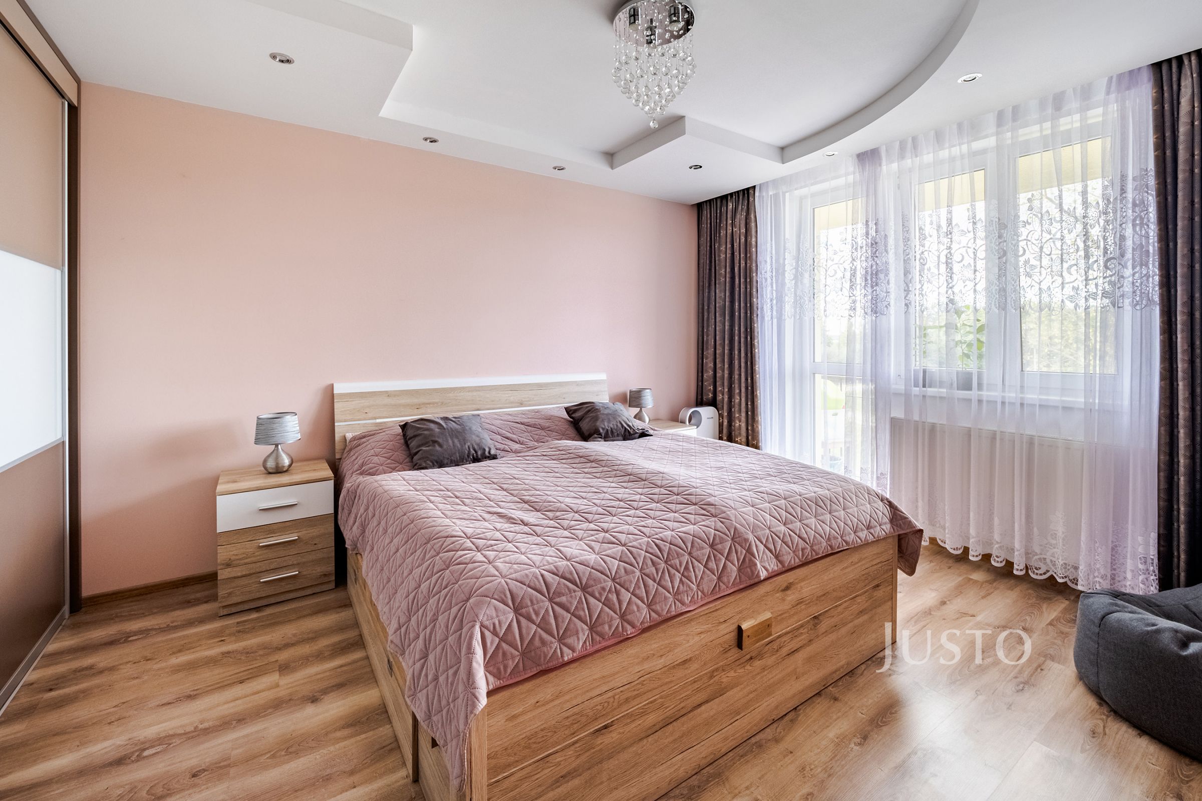 Prodej bytu 4+1 (75 m²) a zahrady (587 m²) s garáží a terasou, Hlinsko