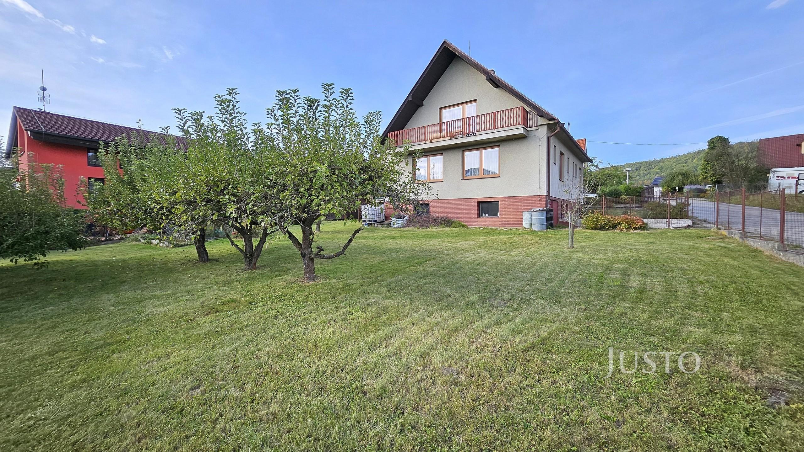 Prodej rodinného domu 296 m² s pozemkem 853 m² + terasa 8 m² + balkón 18 m²