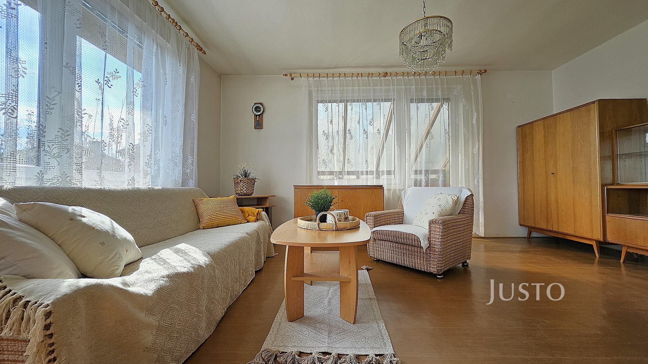 Prodej rodinného domu 296 m² s pozemkem 853 m² + terasa 8 m² + balkón 18 m²