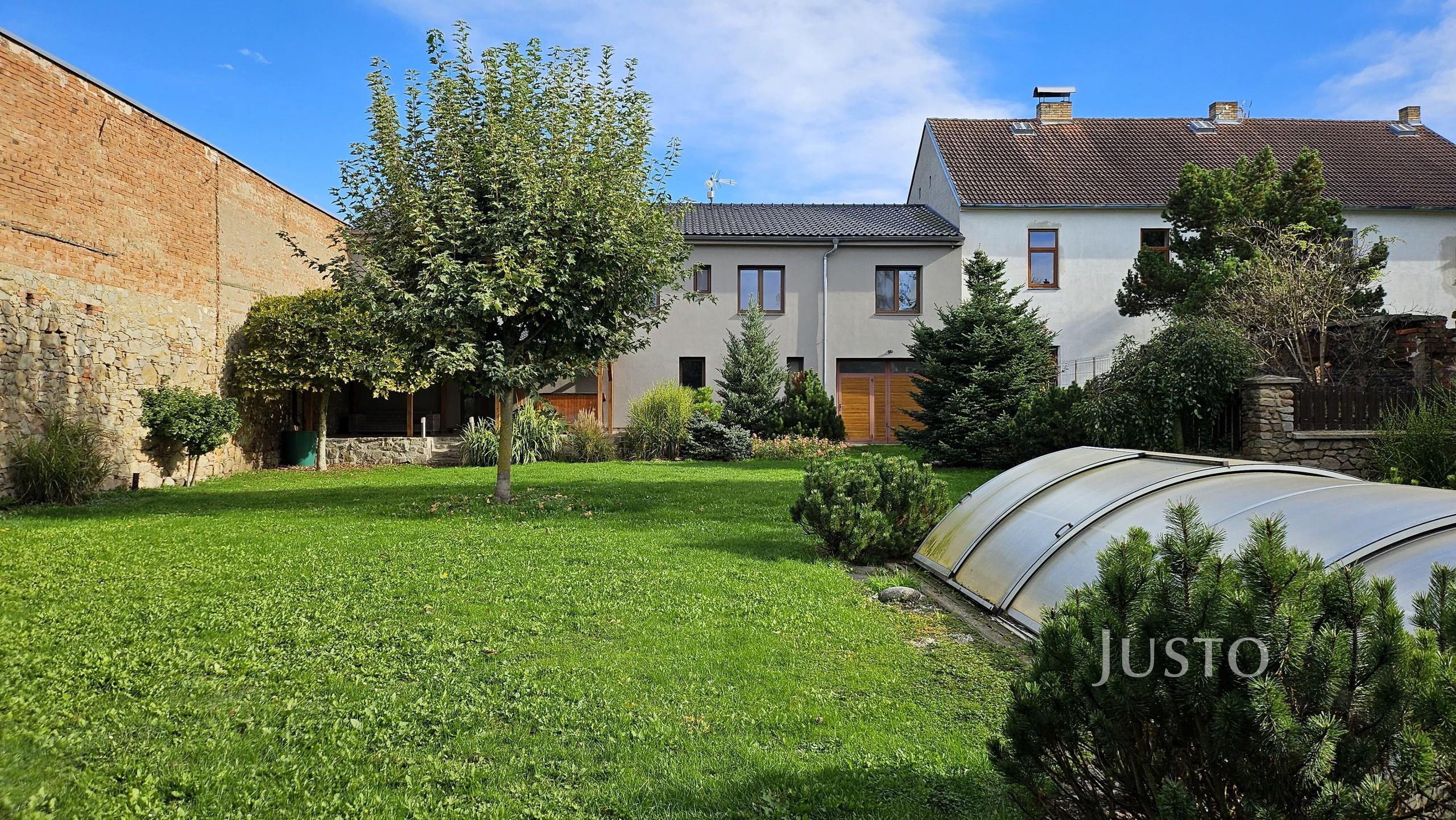 Prodej rodinného domu 278 m² s pozemkem 928 m² + terasa