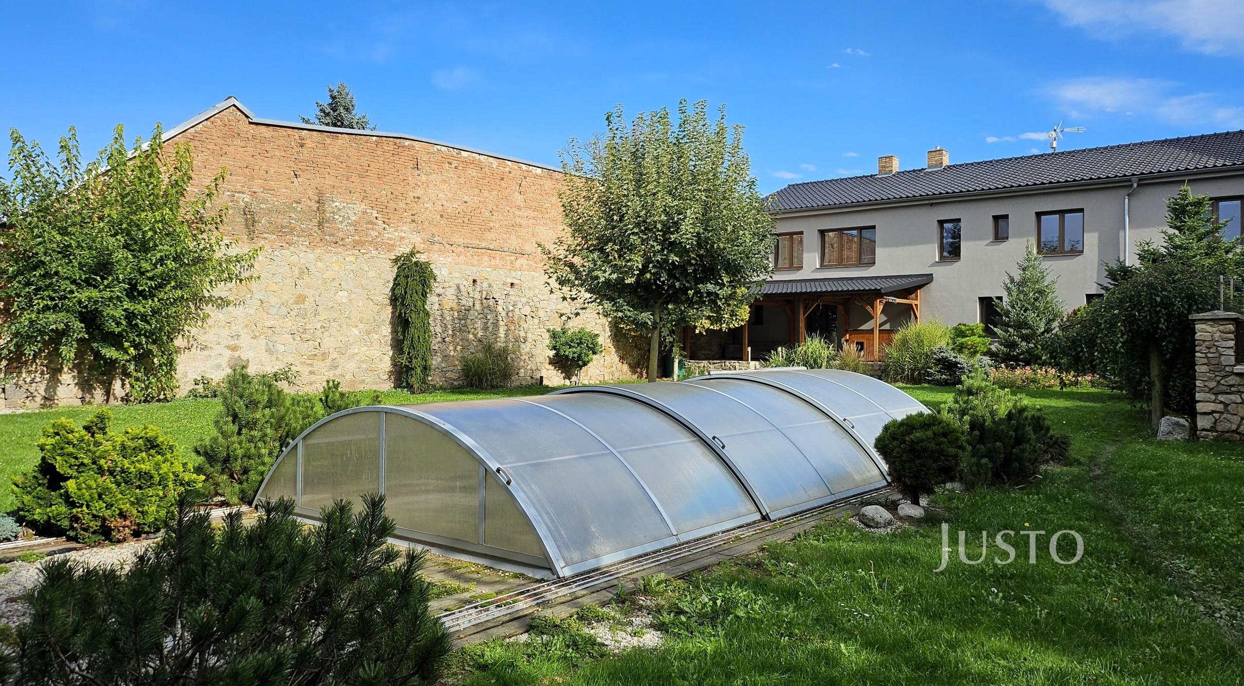 Prodej rodinného domu 278 m² s pozemkem 928 m² + terasa