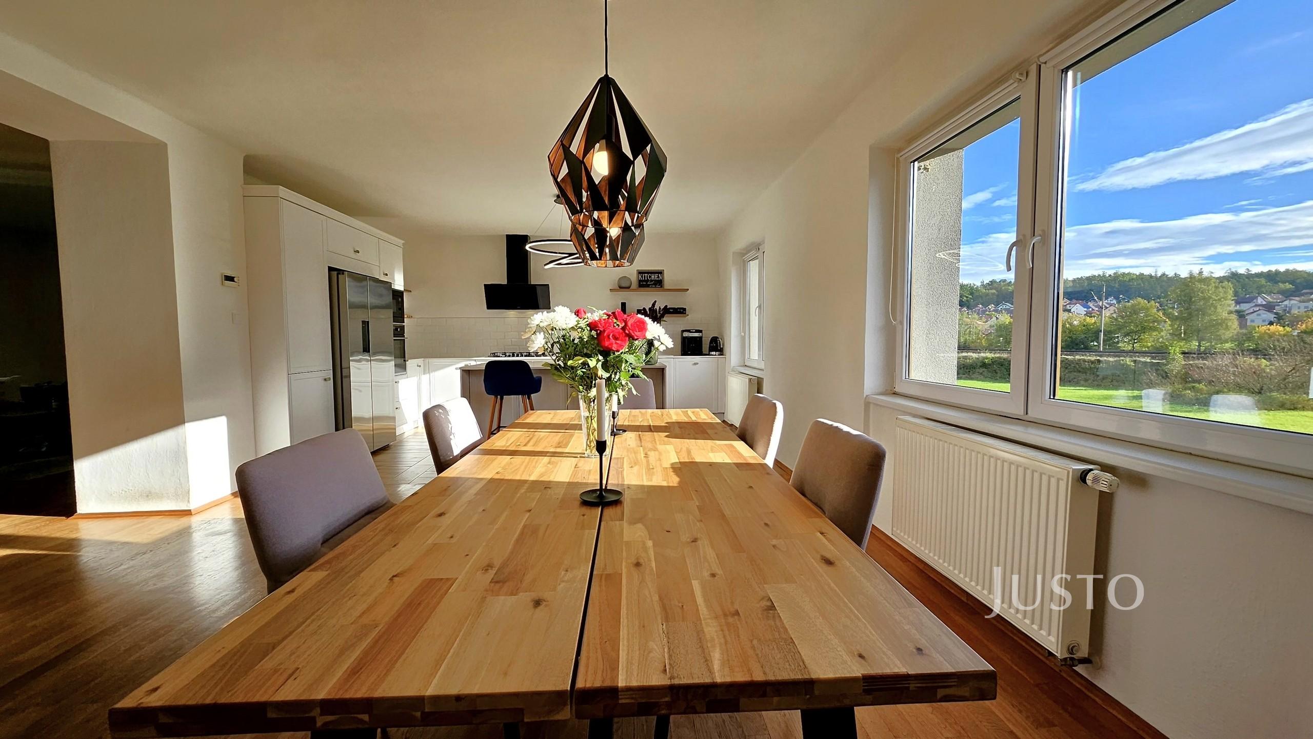 Prodej rodinného domu 278 m² s pozemkem 928 m² + terasa
