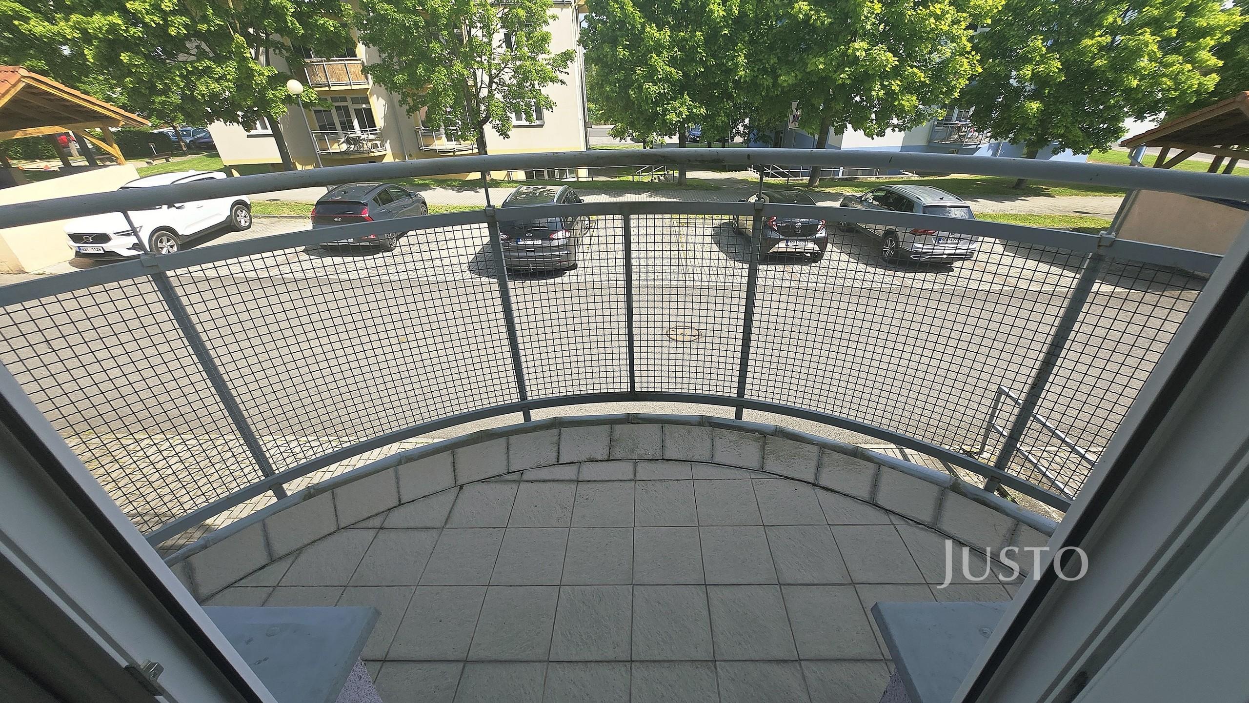 Pronájem garsoniéry 42 m² + balkón + garáž