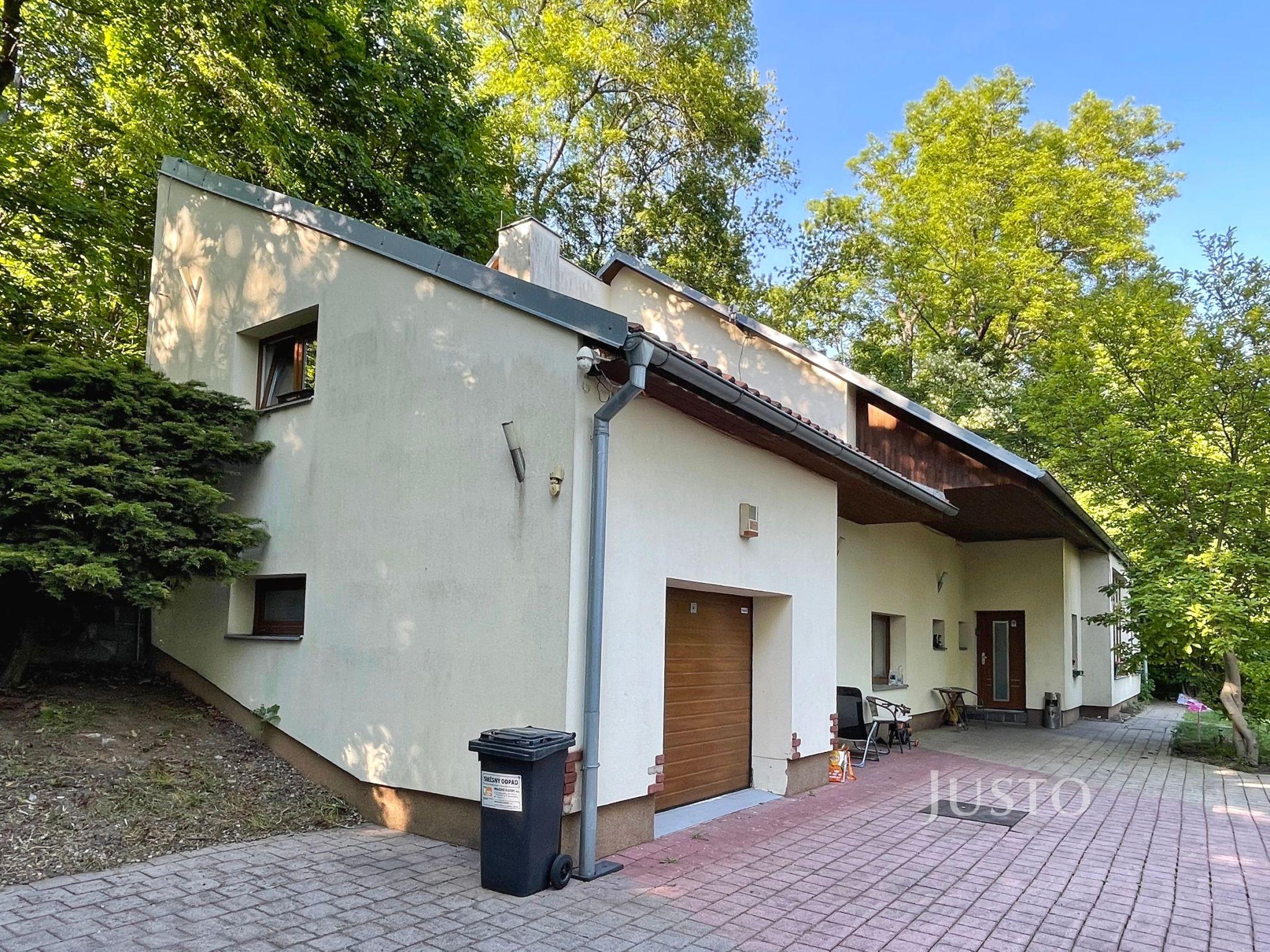 Prodej rodinného domu 250 m² s pozemkem 1168 m²