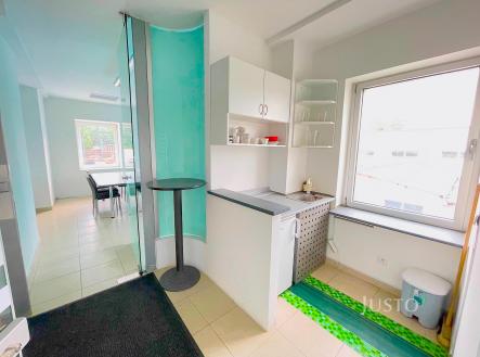 Pronájem kanceláře, 57 m²