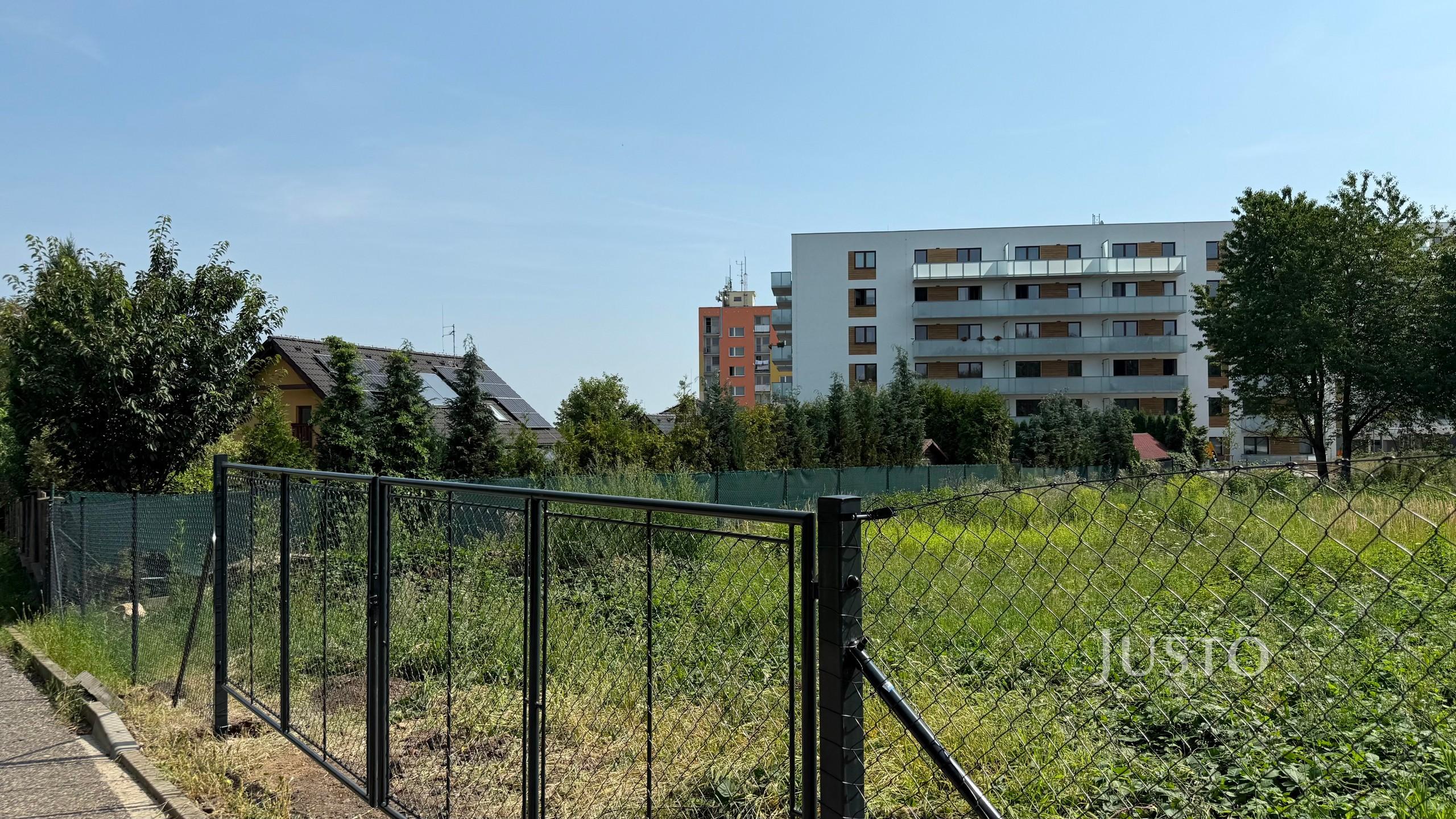 Pronájem zahrady 2008 m²