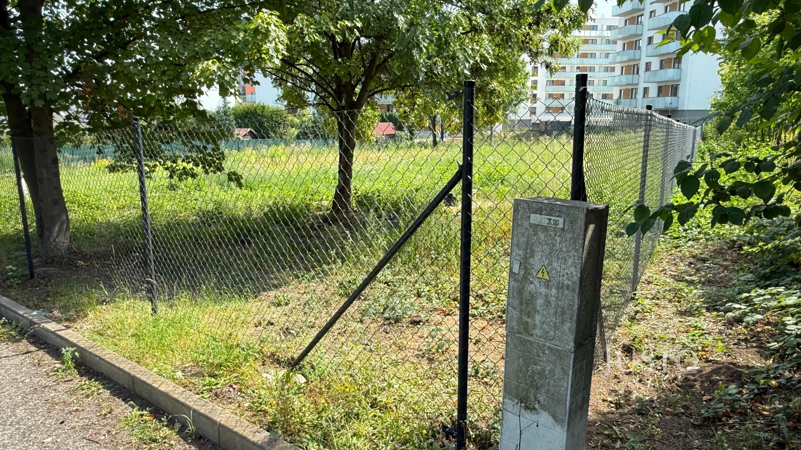 Pronájem zahrady 2008 m²