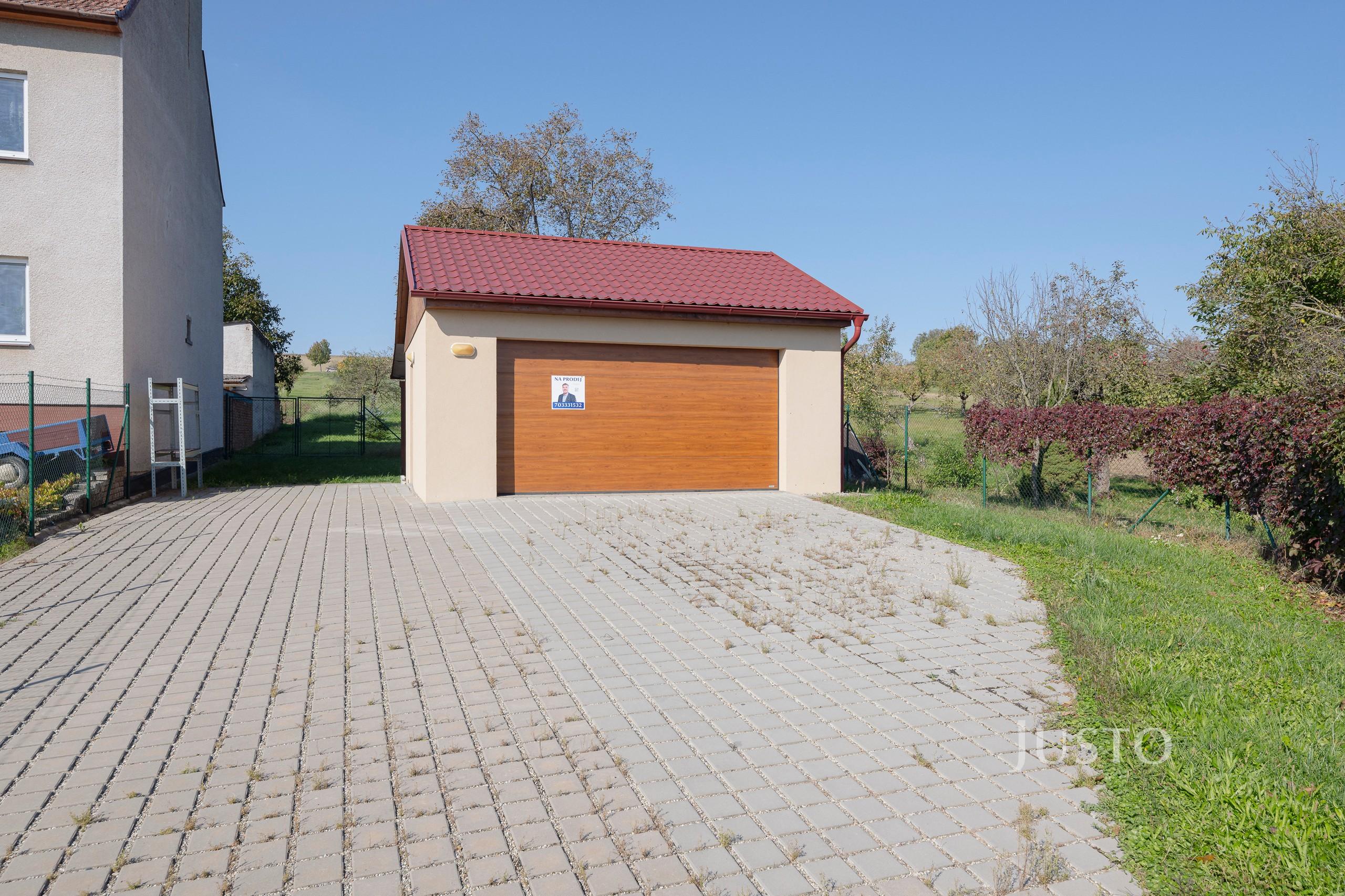 Prodej dvojgaráže 39 m² a stavebního pozemku 1127 m2, Těmice u Hodonína