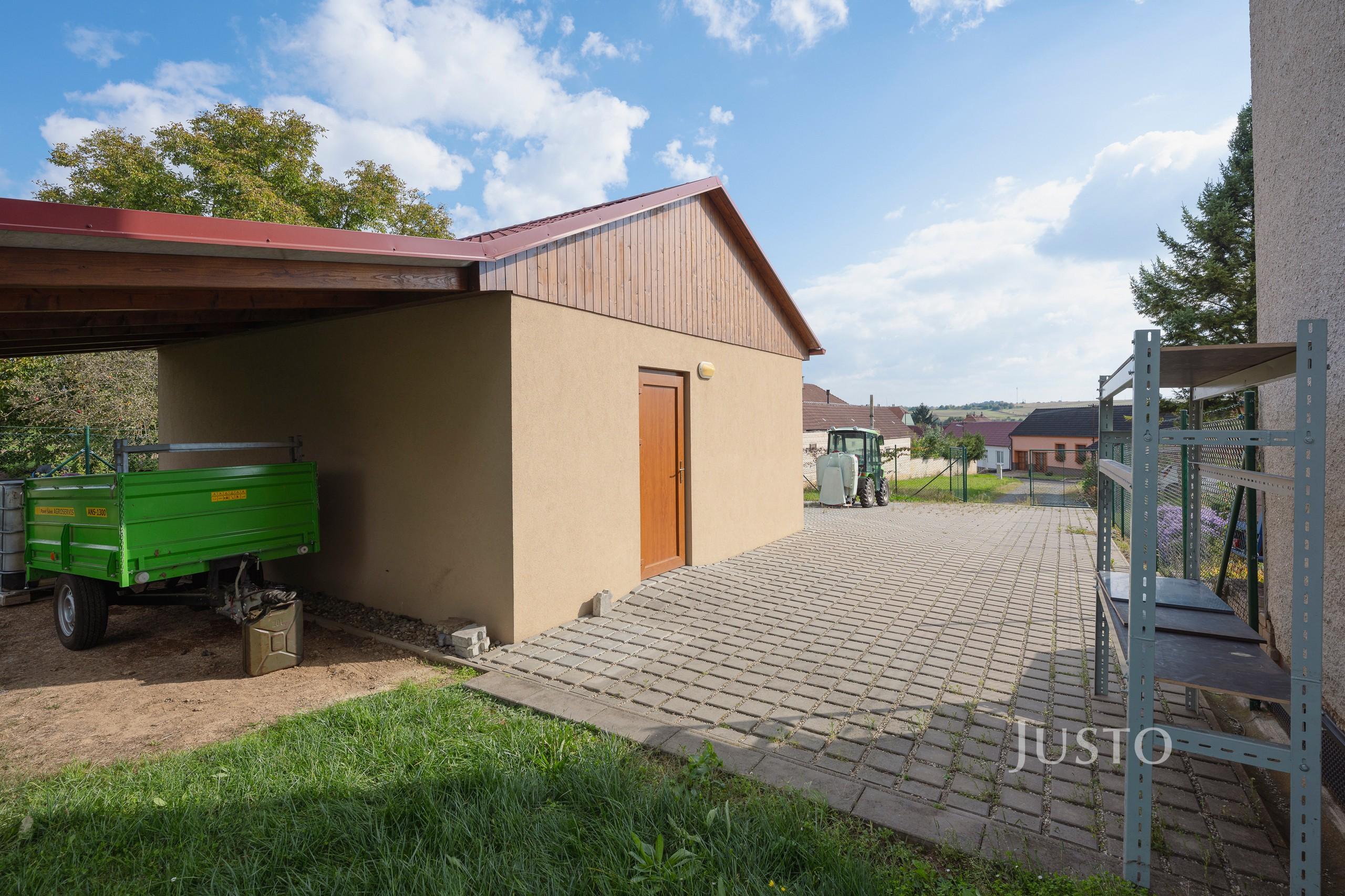 Prodej dvojgaráže 39 m² a stavebního pozemku 1127 m2, Těmice u Hodonína