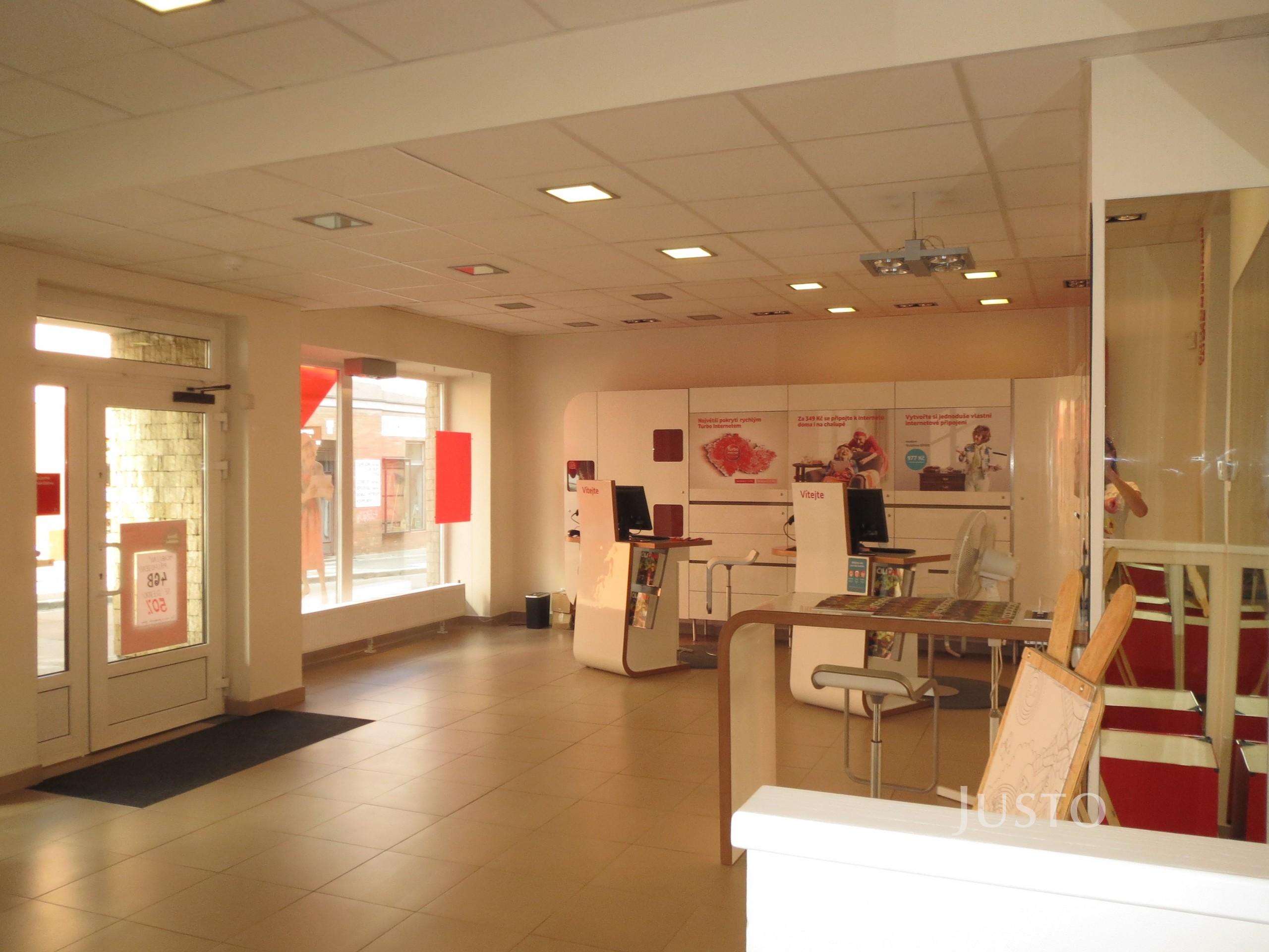 Pronájem obchodních prostor 92 m² s pozemkem 176 m²