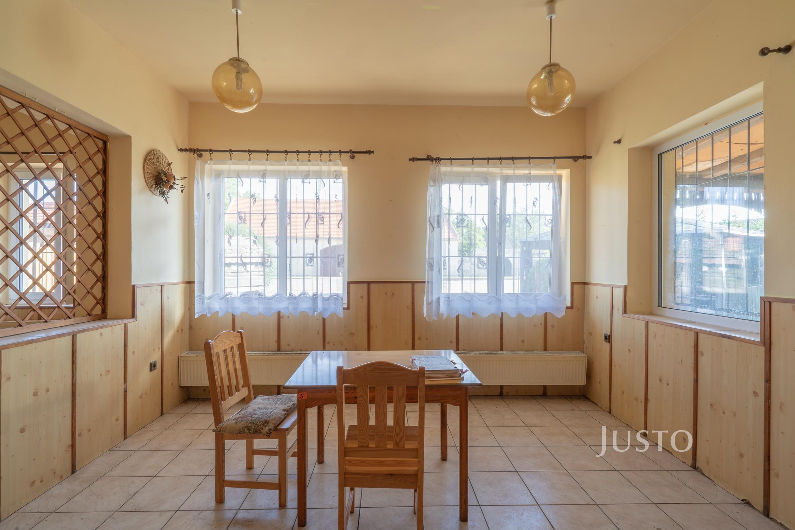 Prodej komerčních prostor 192 m² s pozemkem 995 m²