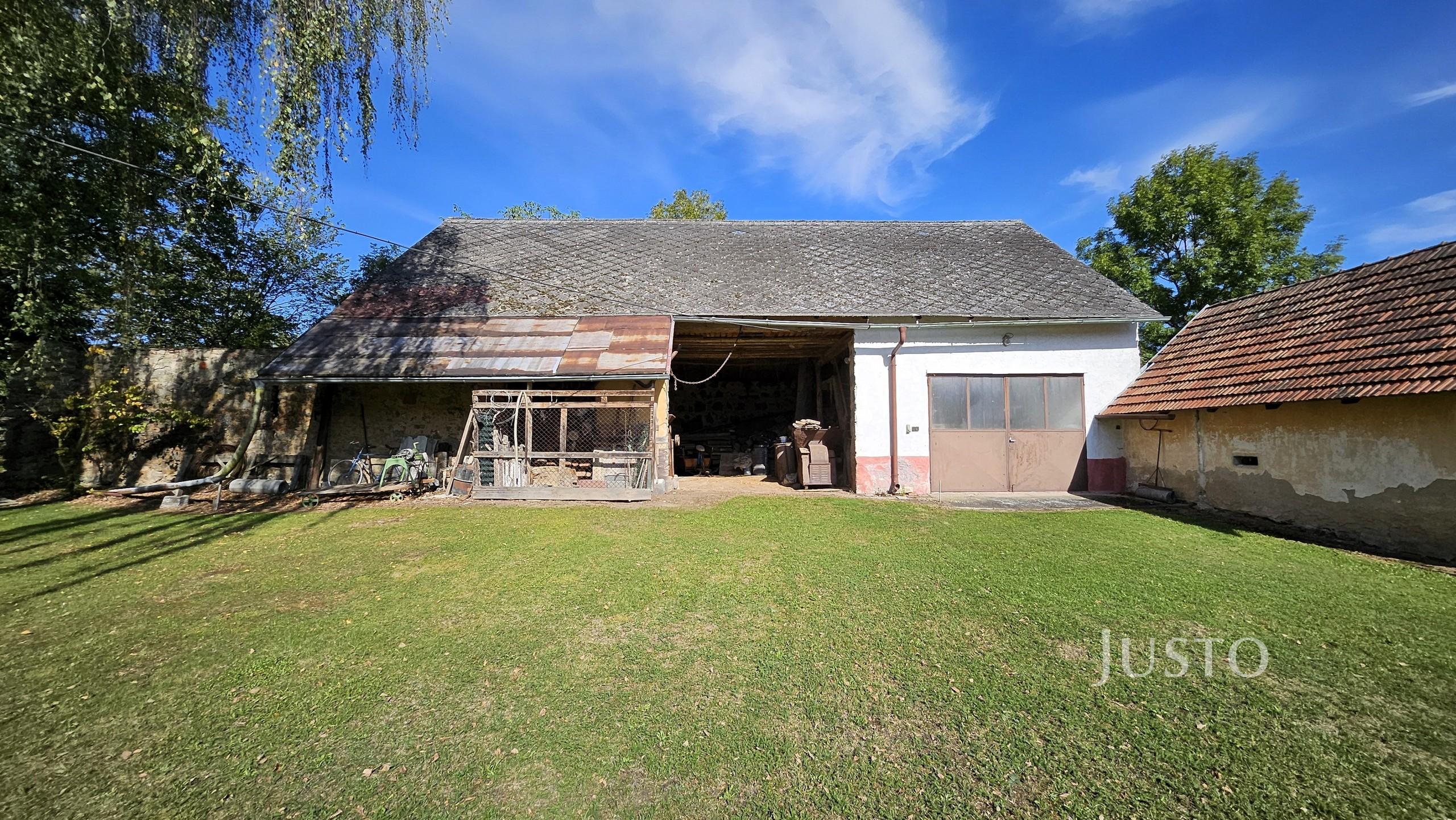 Prodej rodinného domu 243 m² s pozemkem 1633 m²